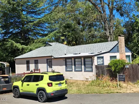 1213 E Park St, Grants Pass, OR 97527