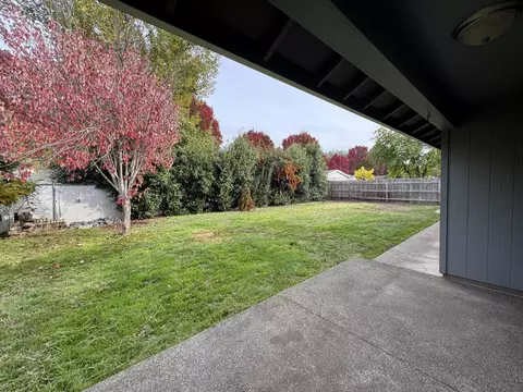 Exterior - 276 Candis Dr, Eagle Point, OR 97524 photo 6 of 8