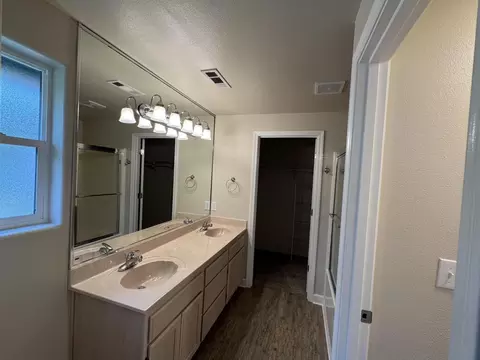 Bath - 276 Candis Dr, Eagle Point, OR 97524 photo 2 of 3