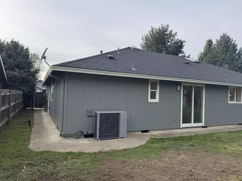 Exterior - 276 Candis Dr, Eagle Point, OR 97524 photo 5 of 8