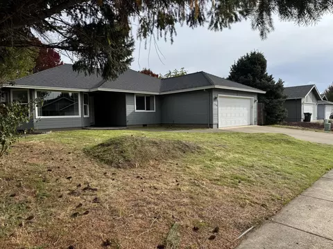 Exterior - 276 Candis Dr, Eagle Point, OR 97524 photo 2 of 8