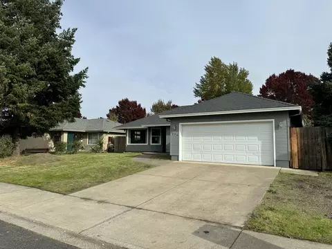 Exterior - 276 Candis Dr, Eagle Point, OR 97524 photo 3 of 8