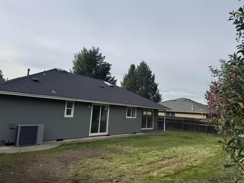 Exterior - 276 Candis Dr, Eagle Point, OR 97524 photo 4 of 8