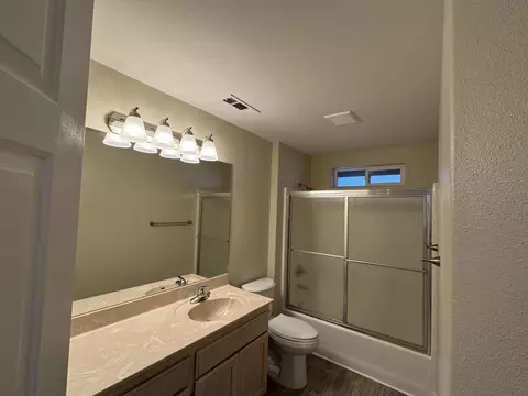 Bath - 276 Candis Dr, Eagle Point, OR 97524 photo 1 of 3