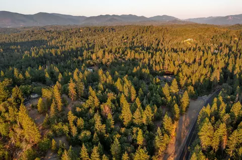 192 Needlewood Dr, Grants Pass, OR 97526