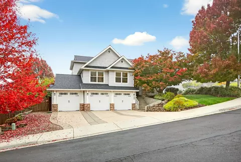 1293 Poppy Ridge Dr, Eagle Point, OR 97524