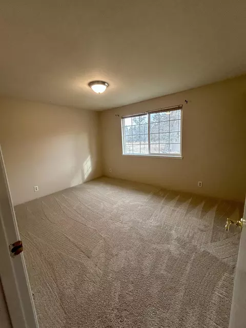 Bedroom - 63368 Chaparrel Dr, Bend, OR 97701 photo 2 of 3