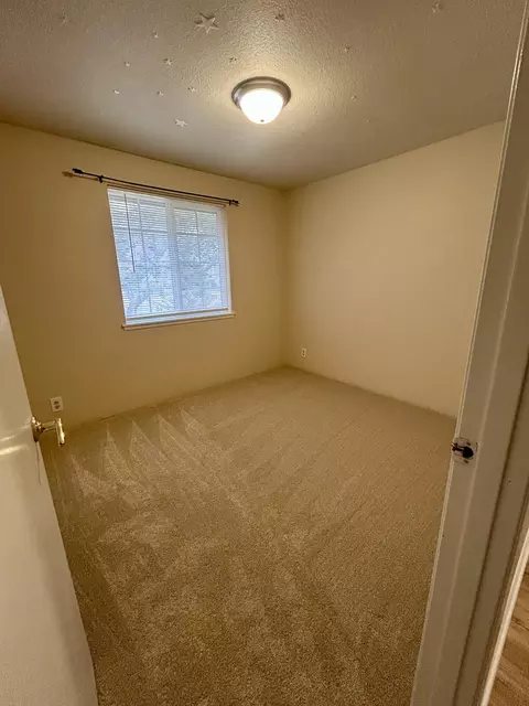 Bedroom - 63368 Chaparrel Dr, Bend, OR 97701 photo 1 of 3