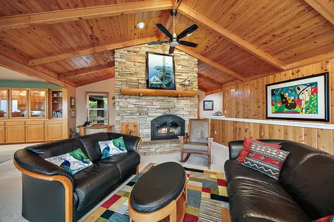 2070 Skyview Dr, Medford, OR 97501