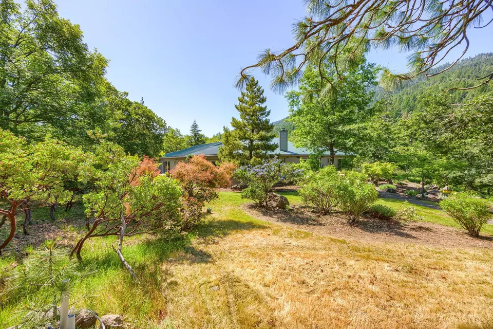 Exterior - 1988 Old Siskiyou Hwy, Ashland, OR 97520 photo 36 of 61