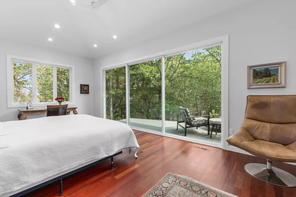 Bedroom - 1988 Old Siskiyou Hwy, Ashland, OR 97520 photo 4 of 4