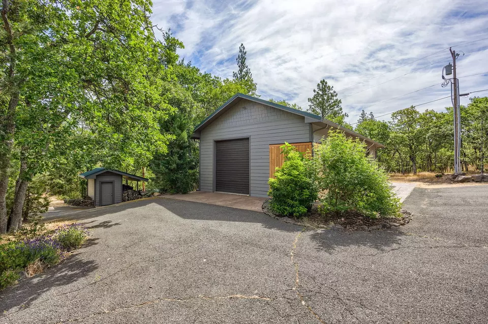 Exterior - 1988 Old Siskiyou Hwy, Ashland, OR 97520 photo 14 of 61