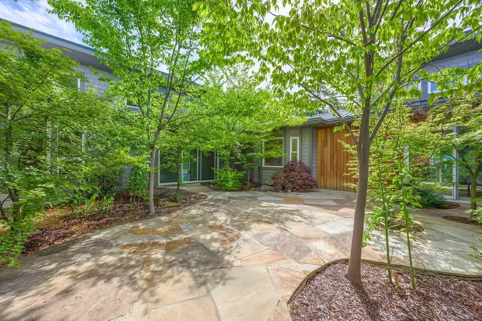 Exterior - 1988 Old Siskiyou Hwy, Ashland, OR 97520 photo 7 of 61