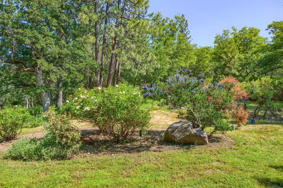 Exterior - 1988 Old Siskiyou Hwy, Ashland, OR 97520 photo 34 of 61