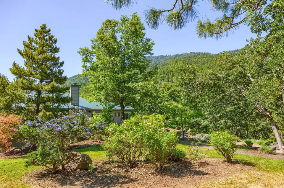 Exterior - 1988 Old Siskiyou Hwy, Ashland, OR 97520 photo 37 of 61