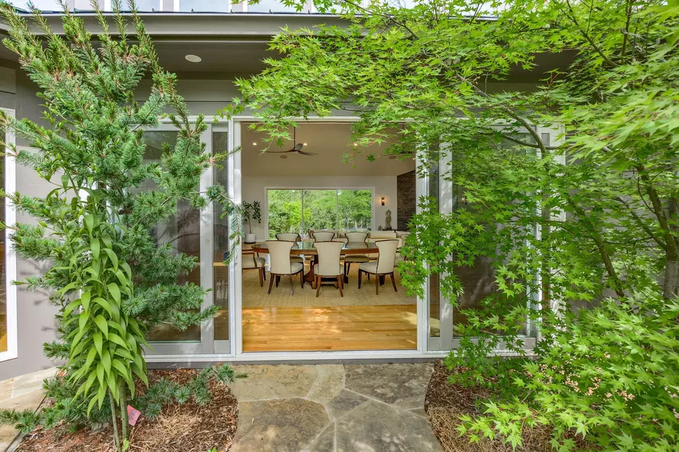 Dining - 1988 Old Siskiyou Hwy, Ashland, OR 97520 photo 4 of 4