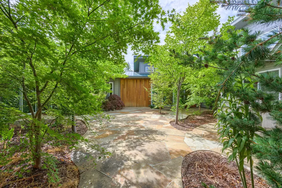 Exterior - 1988 Old Siskiyou Hwy, Ashland, OR 97520 photo 5 of 61