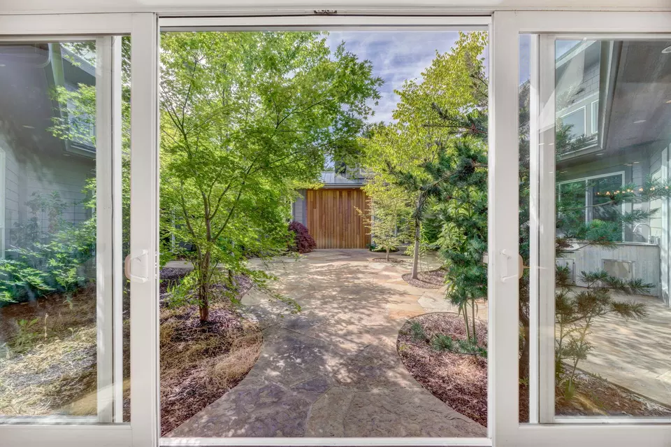 Exterior - 1988 Old Siskiyou Hwy, Ashland, OR 97520 photo 3 of 61