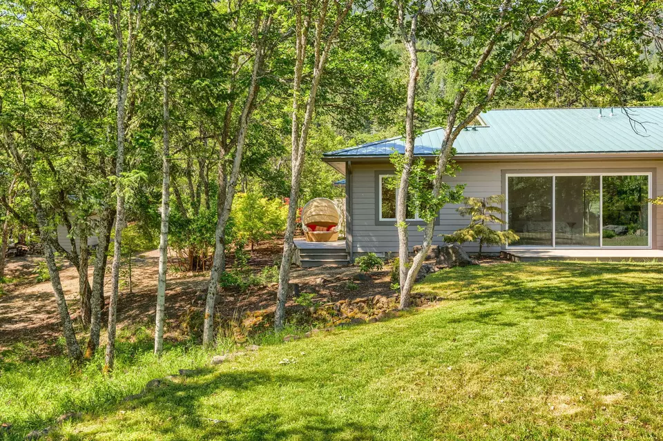 Exterior - 1988 Old Siskiyou Hwy, Ashland, OR 97520 photo 44 of 61