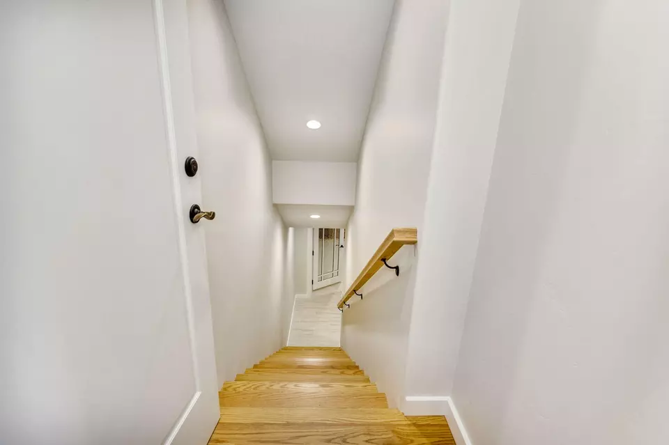 Entry Way - 1988 Old Siskiyou Hwy, Ashland, OR 97520 photo 4 of 7