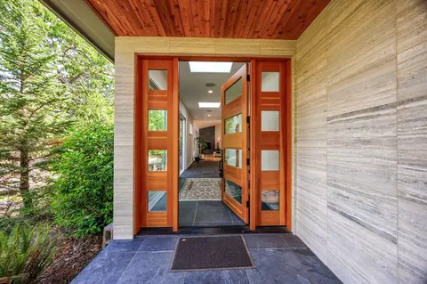 Entry Way - 1988 Old Siskiyou Hwy, Ashland, OR 97520 photo 1 of 7