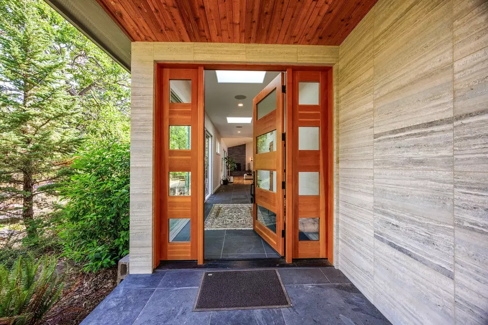 Entry Way - 1988 Old Siskiyou Hwy, Ashland, OR 97520 photo 1 of 7