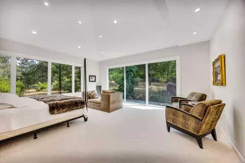 Bedroom - 1988 Old Siskiyou Hwy, Ashland, OR 97520 photo 1 of 4