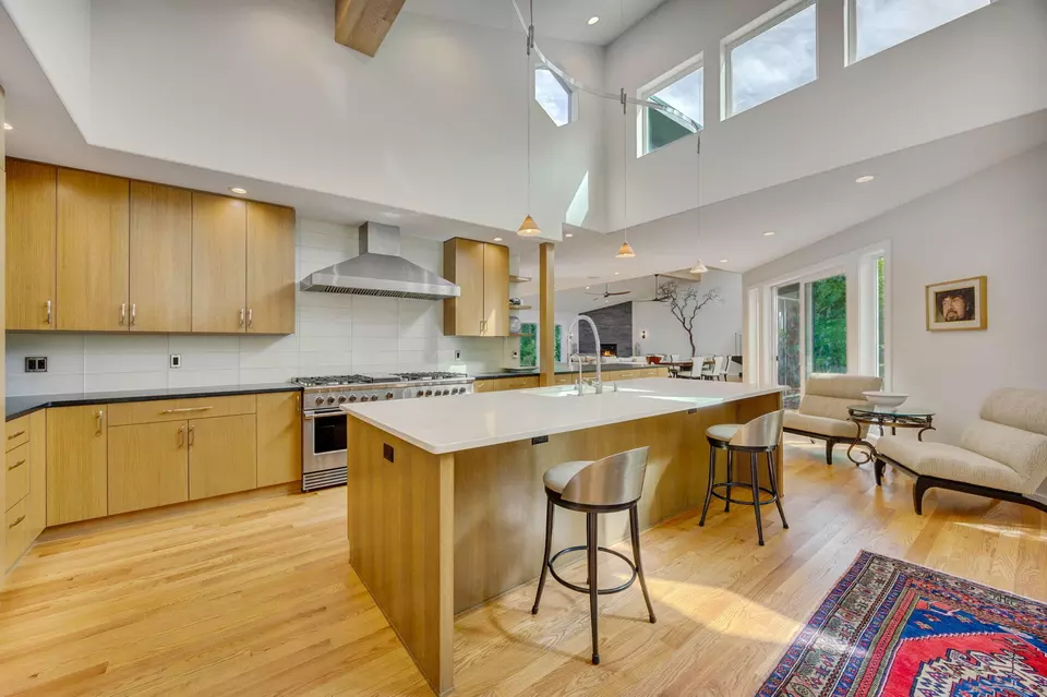 Kitchen - 1988 Old Siskiyou Hwy, Ashland, OR 97520 photo 3 of 5