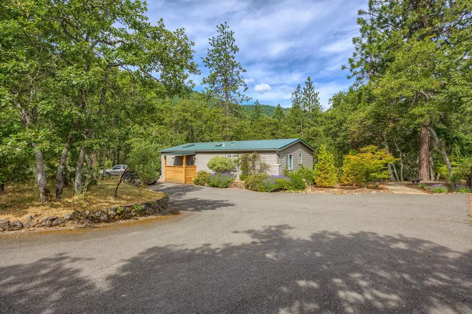 Exterior - 1988 Old Siskiyou Hwy, Ashland, OR 97520 photo 18 of 61