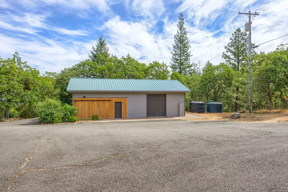 Exterior - 1988 Old Siskiyou Hwy, Ashland, OR 97520 photo 15 of 61