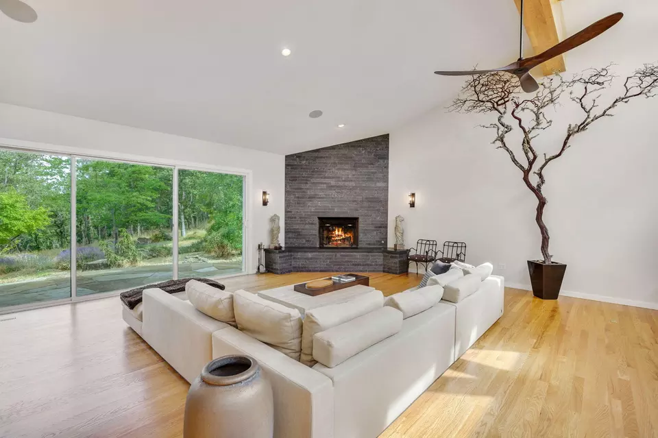 Living - 1988 Old Siskiyou Hwy, Ashland, OR 97520 photo 2 of 5