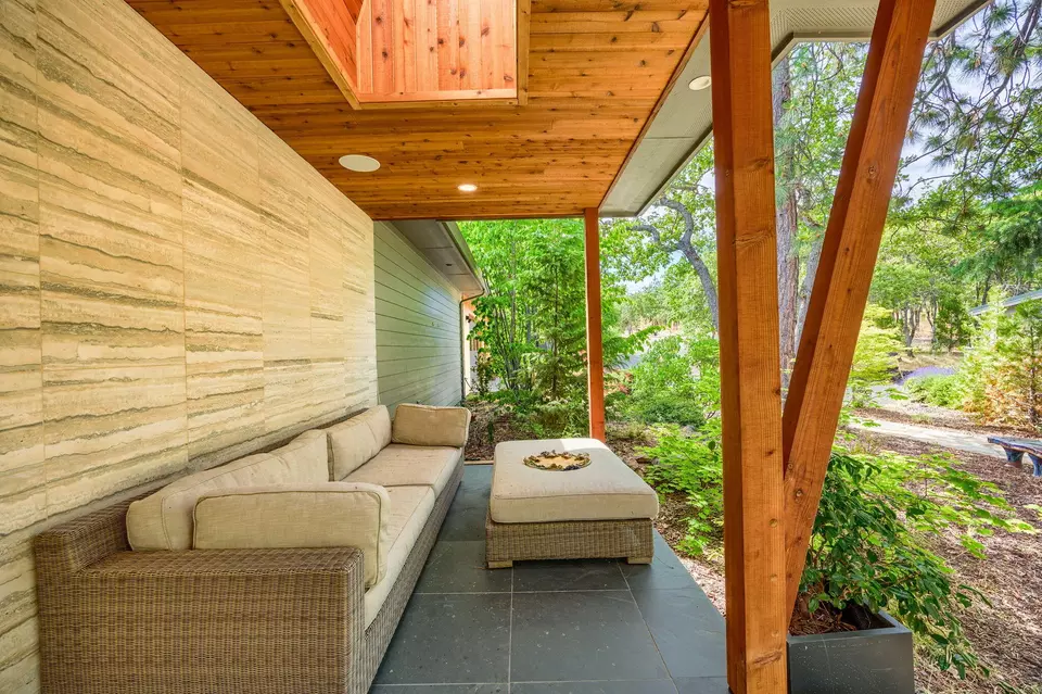 Exterior - 1988 Old Siskiyou Hwy, Ashland, OR 97520 photo 2 of 61