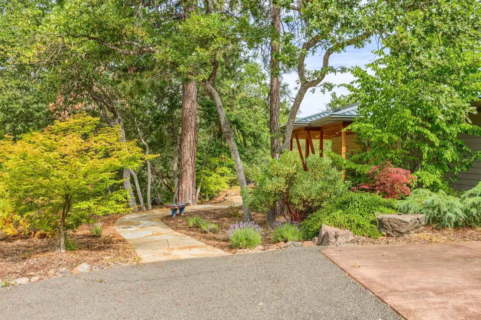 Exterior - 1988 Old Siskiyou Hwy, Ashland, OR 97520 photo 19 of 61