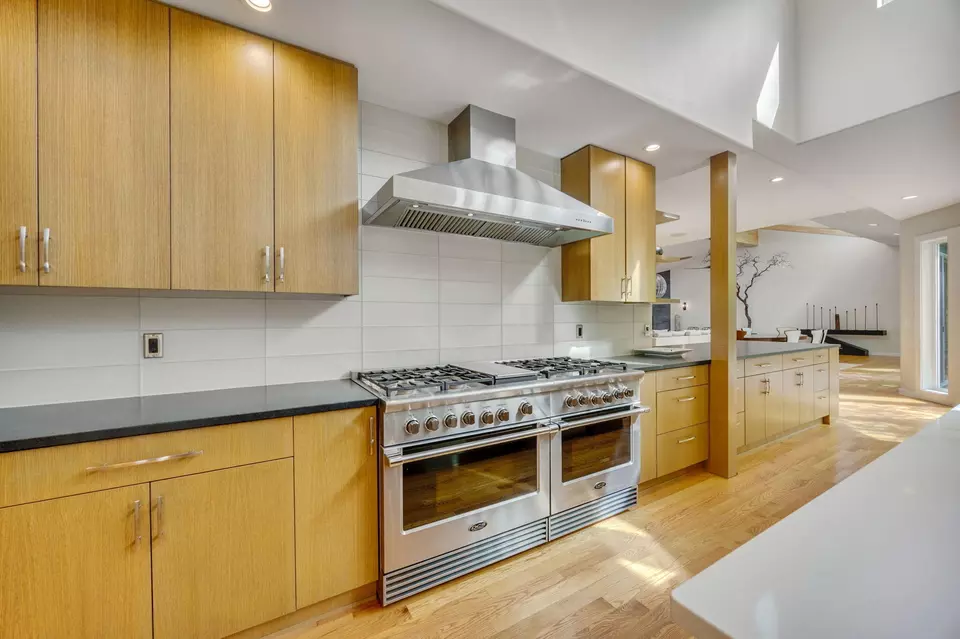 Kitchen - 1988 Old Siskiyou Hwy, Ashland, OR 97520 photo 4 of 5