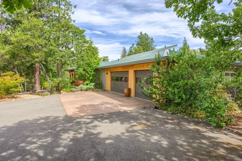 Exterior - 1988 Old Siskiyou Hwy, Ashland, OR 97520 photo 17 of 61