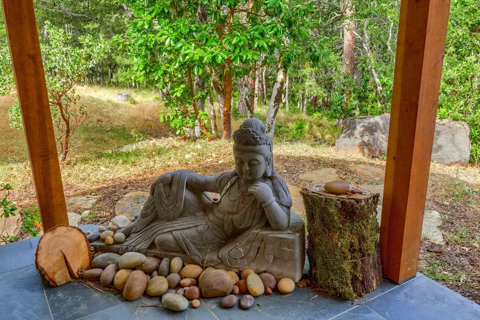 Exterior - 1988 Old Siskiyou Hwy, Ashland, OR 97520 photo 11 of 61