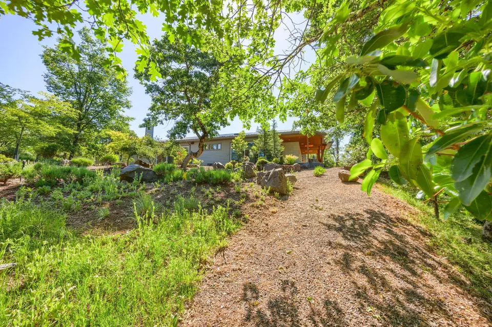 Exterior - 1988 Old Siskiyou Hwy, Ashland, OR 97520 photo 29 of 61