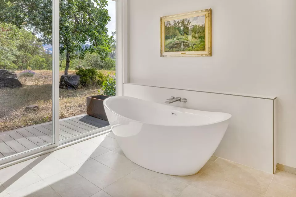 Bath - 1988 Old Siskiyou Hwy, Ashland, OR 97520 photo 1 of 6