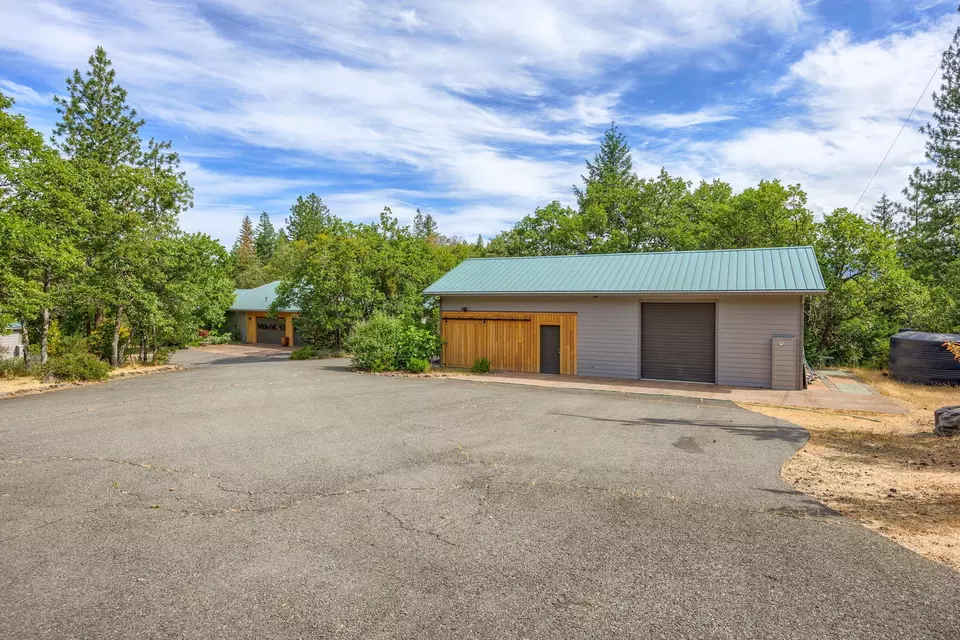 Exterior - 1988 Old Siskiyou Hwy, Ashland, OR 97520 photo 16 of 61