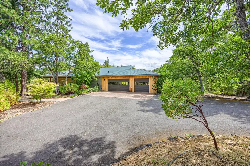 Exterior - 1988 Old Siskiyou Hwy, Ashland, OR 97520 photo 13 of 61