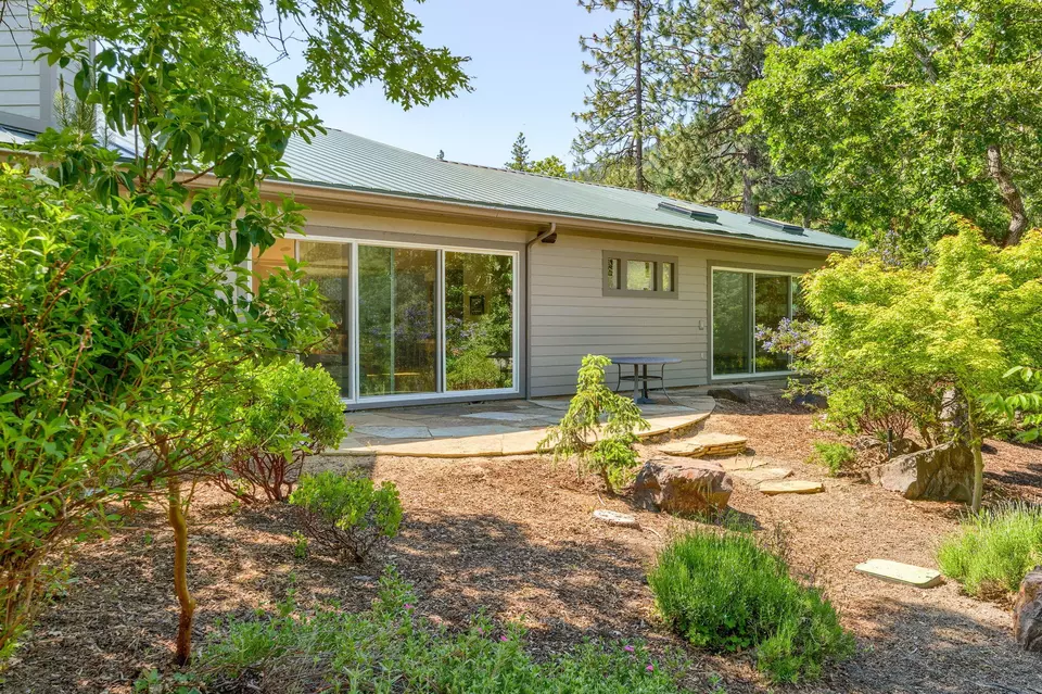 Exterior - 1988 Old Siskiyou Hwy, Ashland, OR 97520 photo 33 of 61