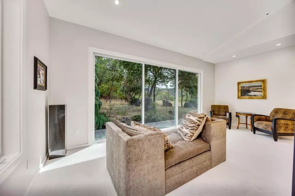 Living - 1988 Old Siskiyou Hwy, Ashland, OR 97520 photo 5 of 5