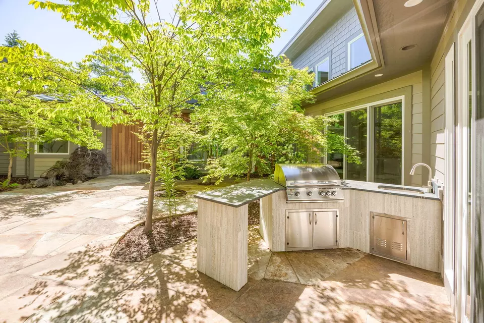 Exterior - 1988 Old Siskiyou Hwy, Ashland, OR 97520 photo 6 of 61