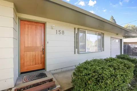 158 Sharon Dr, Phoenix, OR 97535 photo 2