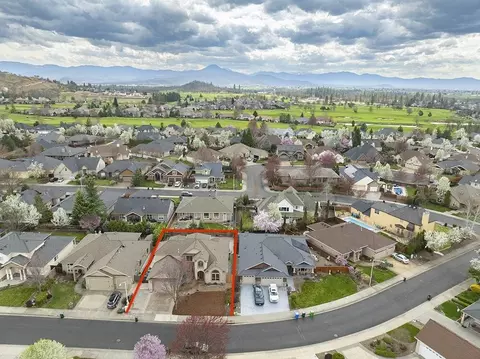 View/Area - 964 Pumpkin Ridge Dr, Eagle Point, OR 97524 photo 1 of 4