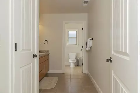 Entry Way - 964 Pumpkin Ridge Dr, Eagle Point, OR 97524 photo 2 of 4