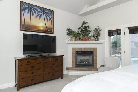 Bedroom - 964 Pumpkin Ridge Dr, Eagle Point, OR 97524 photo 2 of 6