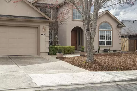 Exterior - 964 Pumpkin Ridge Dr, Eagle Point, OR 97524 photo 9 of 13