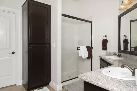 Bath - 964 Pumpkin Ridge Dr, Eagle Point, OR 97524 photo 1 of 4
