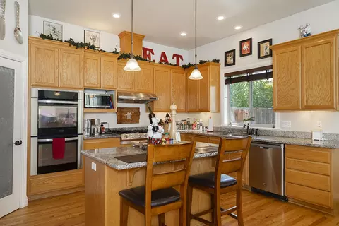Kitchen - 964 Pumpkin Ridge Dr, Eagle Point, OR 97524 photo 1 of 3